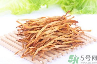 ​黄花菜生的可以吃吗?黄花菜生吃有毒吗