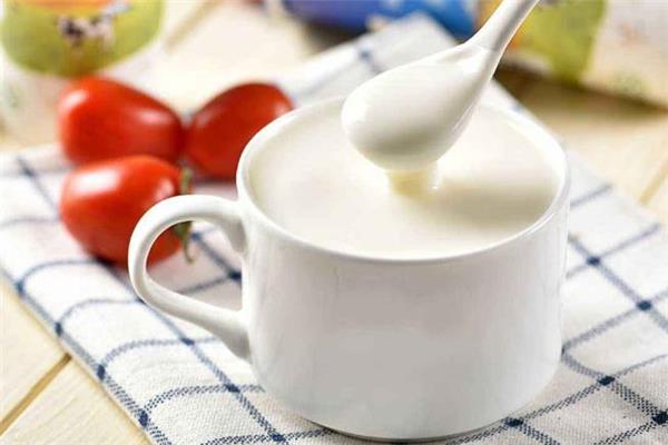 喝酸奶放屁多是好是坏 喝酸奶放屁多怎么回事 喝酸奶放屁多是好是坏 喝酸奶放屁多怎么回事