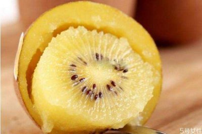 ​黄心猕猴桃有什么营养价值呢 黄心猕猴桃应该怎么吃呢