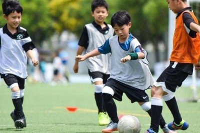 ​踢足球可以锻炼什么 踢足球可以长高吗