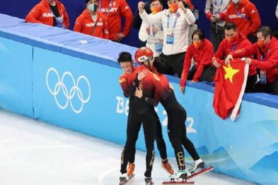 ​武大靖碰任子威的手示意他先走 短道速滑起源于哪个国家