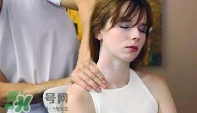 ​高低肩怎么办？高低肩怎么矫正