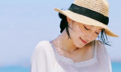 ​40岁女人拍照别比剪刀手，学会这12个拍照姿势，轻松拍得年轻漂亮