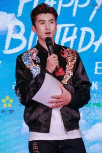 ​张云龙的颜值不输给张彬彬，为什么他却并不是很红？