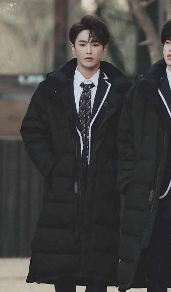 《青春有你》35进20名单，李汶翰稳坐C位，胡文煊意外被淘汰