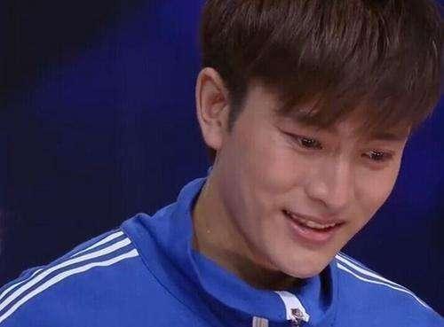 李小璐又一次删掉结婚背景照，贾乃亮已经尽力，网友：婚姻彻底凉