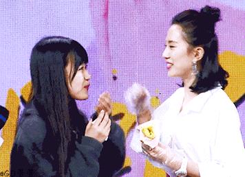 不愧是卓伟点名娱乐圈最干净的女明星，真正诠释了人美心善四个字