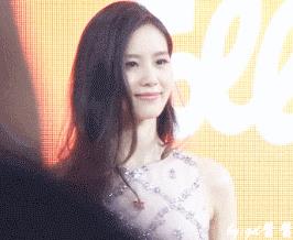 不愧是卓伟点名娱乐圈最干净的女明星，真正诠释了人美心善四个字