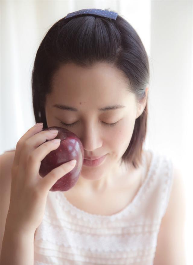 47岁瞿颖素颜照曝光,竟是这般模样!网友:还不如50岁的许晴