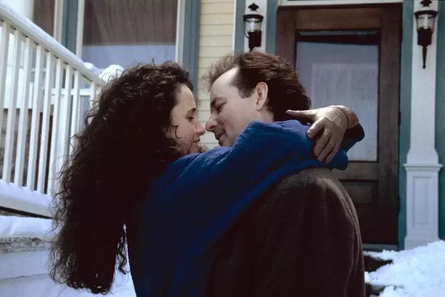 《忌日快乐》难得的小成本恐怖佳作，主角为找真凶主动被杀十几次