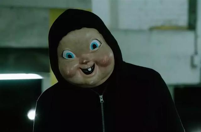 《忌日快乐》难得的小成本恐怖佳作，主角为找真凶主动被杀十几次