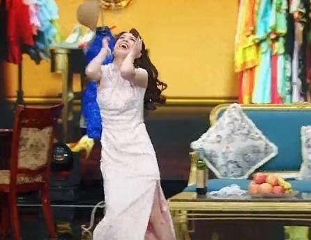 细扒刘烨、章子怡在黄圣依表演时露的微表情，其中一张“好惊悚”