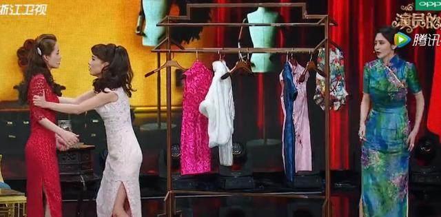 细扒刘烨、章子怡在黄圣依表演时露的微表情，其中一张“好惊悚”