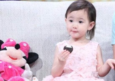 ​《爸爸回来了》奥莉近照！长发飘飘也能很酷炫，变化大到认不出！