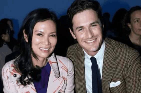 邓文迪与87岁前夫会面，一个举动尽显高情商，网友：难怪能嫁豪门