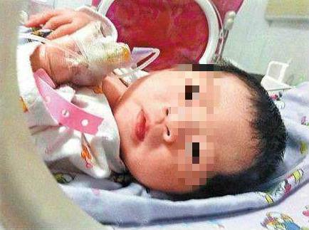 花季少女在厕所产子，生完后随手扔到垃圾桶后，淡定去上班