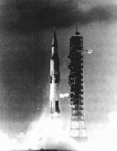 ​美国在1961年就可以登月，当时中国为什么还不具备这样的能力？