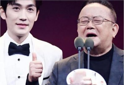 ​朱一龙为什么叫王刚做爸？最后朱一龙还给王刚深情一吻