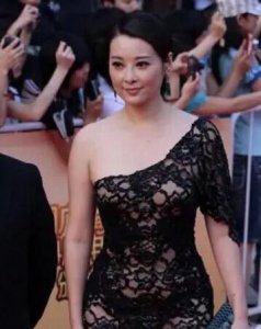 ​袁立是谁，为什么那么多人关注？