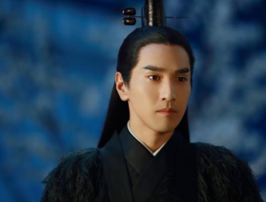 天宫很多人看不起素素，为何却奈奈对素素如此忠？是因为她的身份