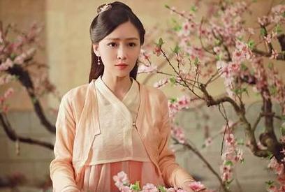 天宫很多人看不起素素，为何却奈奈对素素如此忠？是因为她的身份