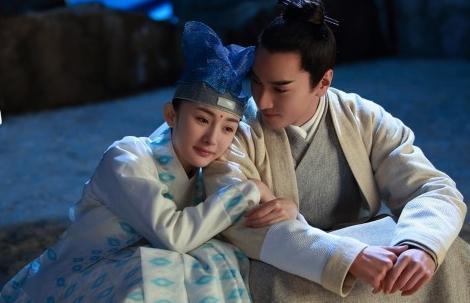 天宫很多人看不起素素，为何却奈奈对素素如此忠？是因为她的身份