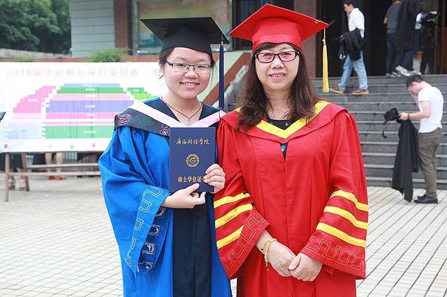 大学教授的工资水平怎么样？有人说有些教授很穷是真的吗？