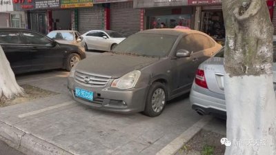 ​乐山路边这些“僵尸车”，霸占资源又碍眼！该拿它怎么办？