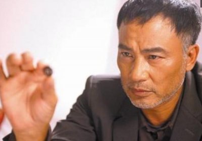 ​63岁任达华全家近照: 老婆是香港著名模特儿, 女儿神似关晓彤