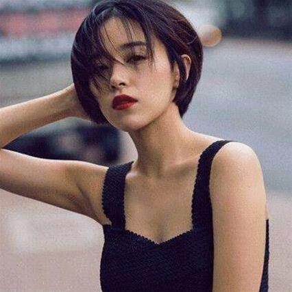 还记得天天有喜的“白梅瑛”吗?如今化浓妆留刘海,撞脸阚清子