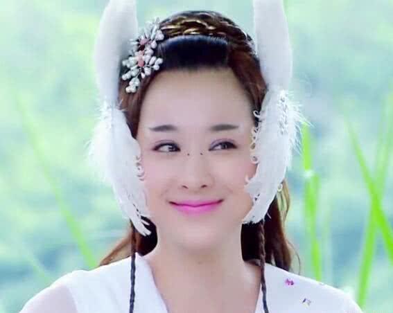 还记得天天有喜的“白梅瑛”吗?如今化浓妆留刘海,撞脸阚清子