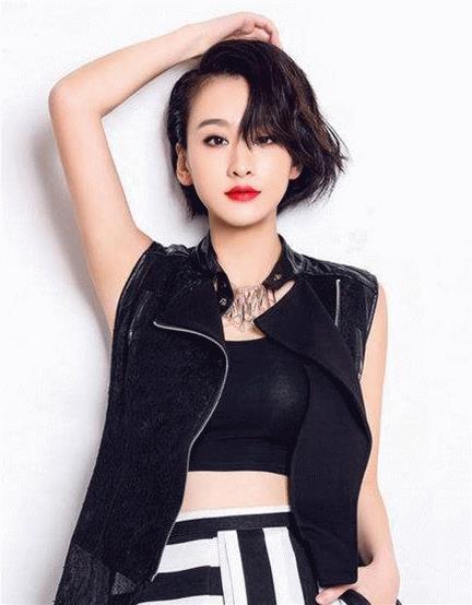 还记得天天有喜的“白梅瑛”吗?如今化浓妆留刘海,撞脸阚清子