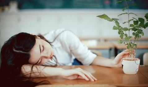 和女生热聊后的冷淡期