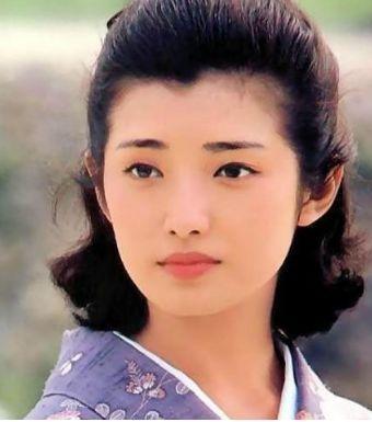 60岁山口百惠近照曝光,昔日亚洲巨星成大妈,全日本都等她复出