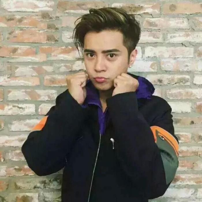 从被人笑的胖妞,到骑罗志祥肩上的瘦美人,周扬青过的是逆袭人生