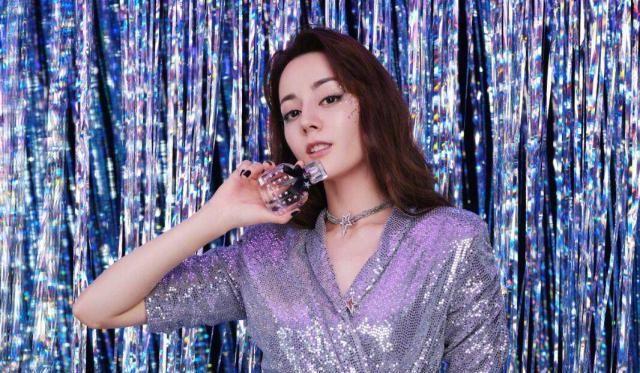 热巴时装周无造型图,经纪人也未跟随,还曾因档期未见亲人