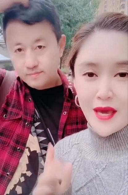 乡村爱情“王长贵”与小19岁娇妻感情融洽,女方颜值远超谢大脚