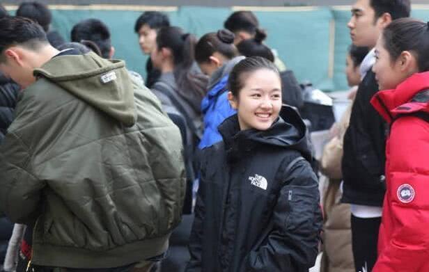北电增加四试,宋祖儿李兰迪现身考场,网友感慨:成为王俊凯校友