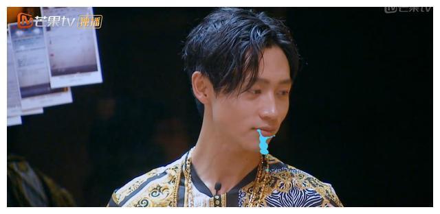 《明星大侦探3》王鸥共四个造型,前三个都超美最后一个却辣眼睛