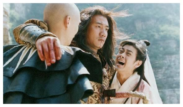 03版《天龙八部》旧照，16岁刘亦菲与33岁钟丽缇同框，宛若亲姐妹