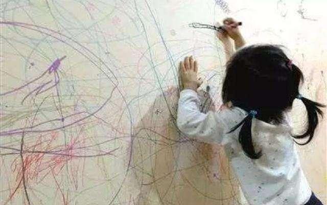 孩子“可怕的两岁”，到底有多恐怖？不一小心就王炸，让人头大