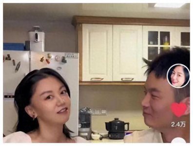 ​美国定居的湖南卫视主持人成二胎辣妈，开保时捷挎着爱马仕