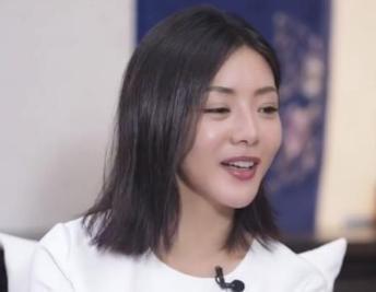 娄艺潇和邓家佳是一对超级好闺蜜,知道对方家里的门锁密码