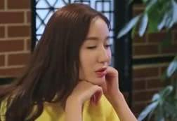 娄艺潇和邓家佳是一对超级好闺蜜,知道对方家里的门锁密码