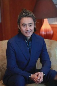 ​儒雅大叔吴秀波的堕落史，和他将小女友送进监狱的隐情