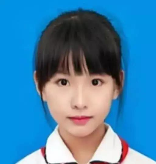 女主播阿冷旧照曝光，昔日校花女神，网友：现在长“残了”！