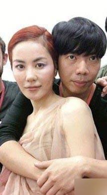 女星也不容易,看看这尴尬的“咸猪手”让她们很无奈