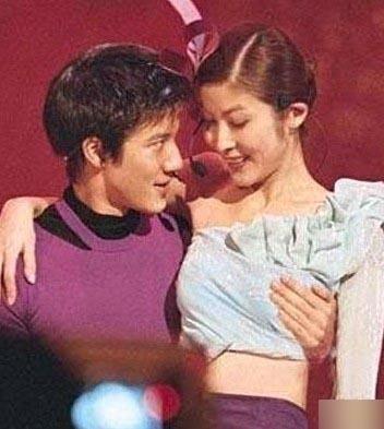 女星也不容易,看看这尴尬的“咸猪手”让她们很无奈