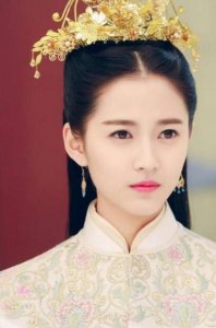 ​见光死？新版赵敏离开了修图颜值大降，网友：女神又少了一位！