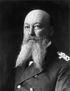 ​德国海军之父提尔皮茨受到威廉二世极大信任，一战后便遁迹于政坛